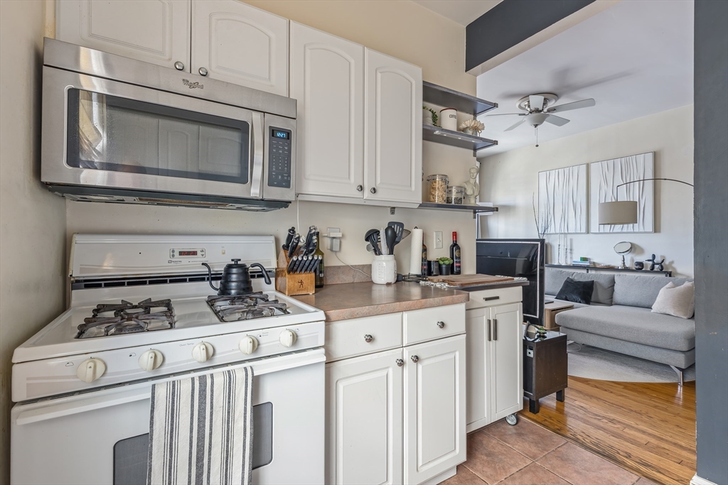 242 S Huntington Ave # 3