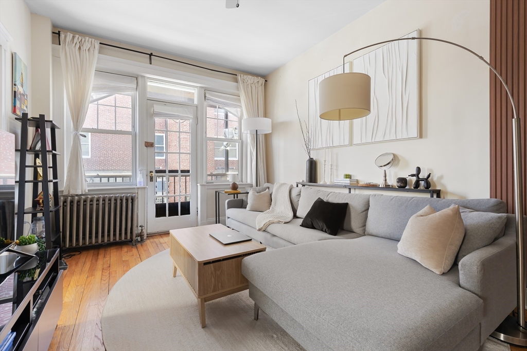 242 S Huntington Ave # 3