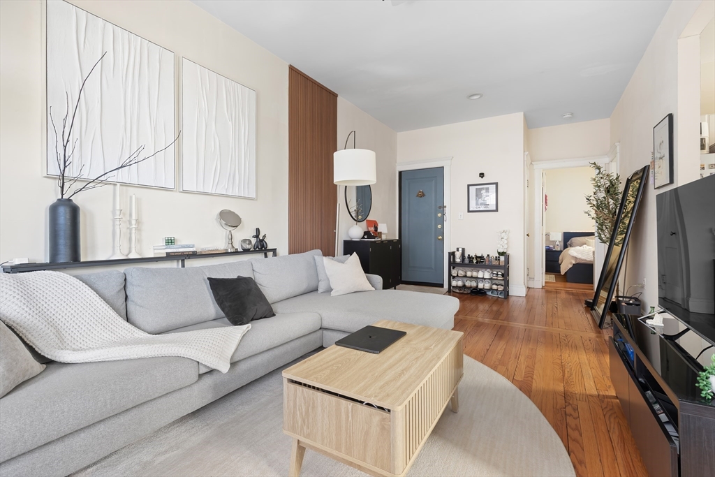 242 S Huntington Ave # 3
