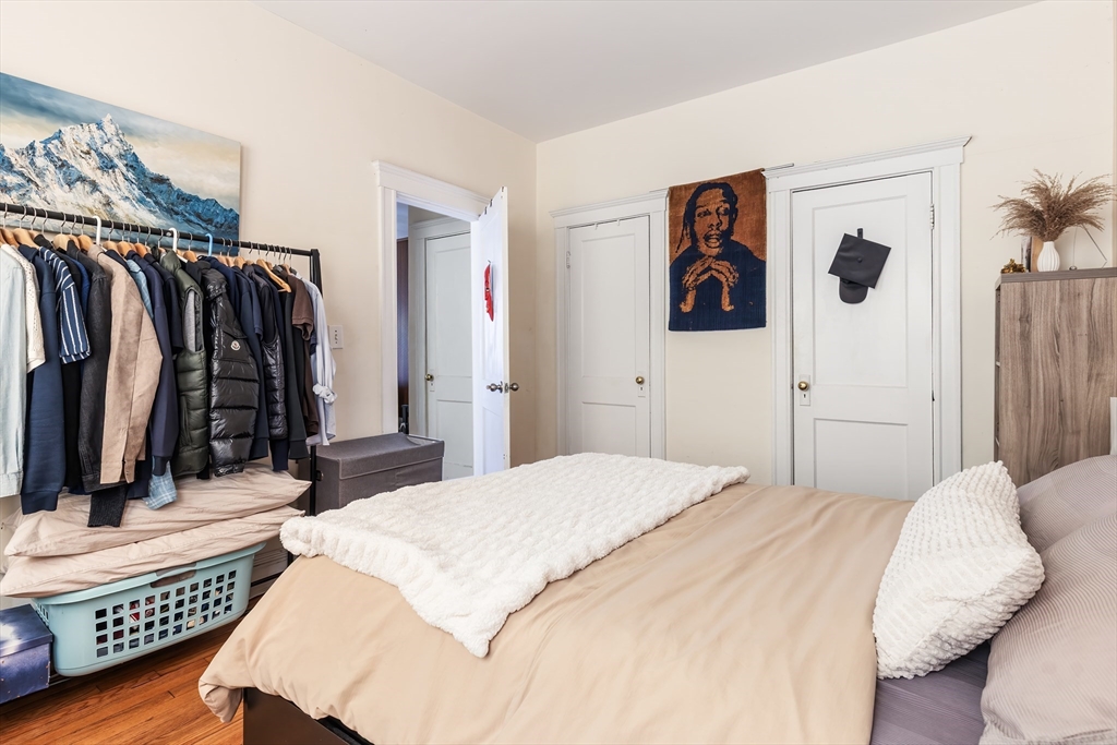 242 S Huntington Ave # 3