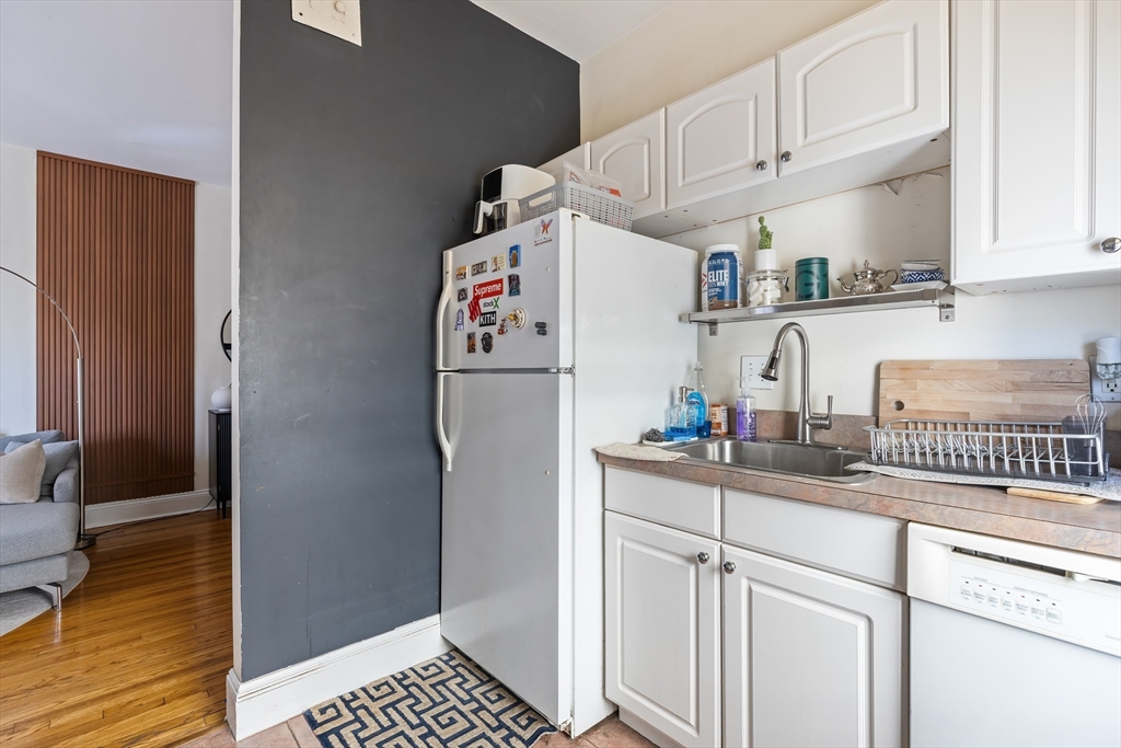 242 S Huntington Ave # 3