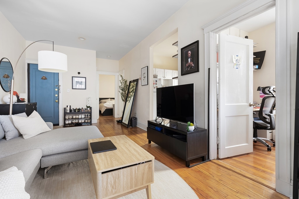 242 S Huntington Ave # 3
