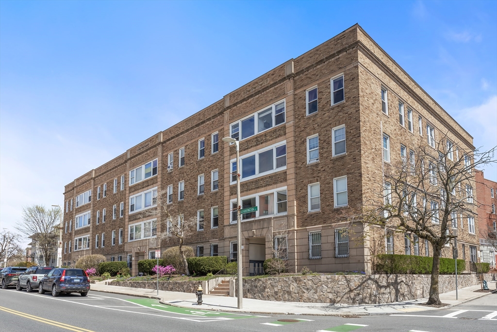 242 S Huntington Ave # 3