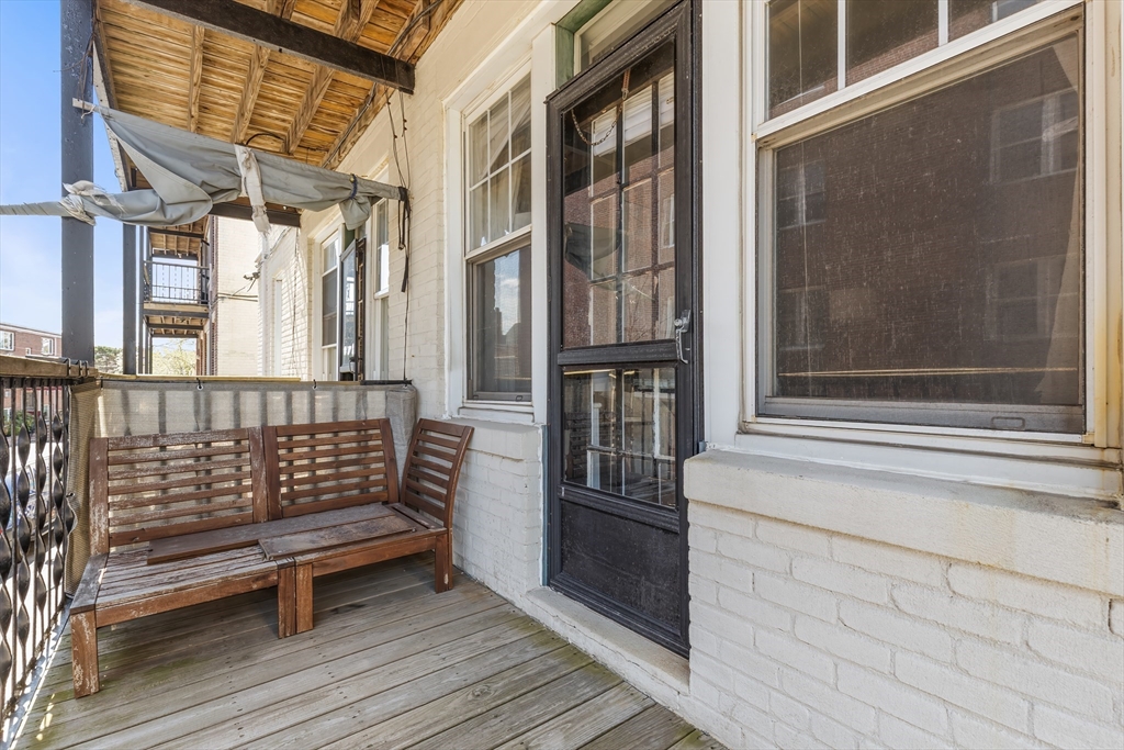 242 S Huntington Ave # 3