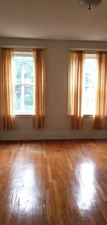 8 Kinross Rd # 9
