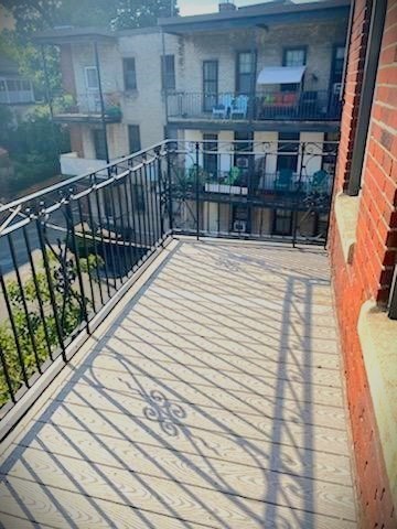8 Kinross Rd # 9