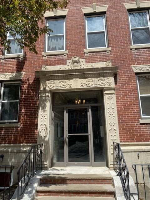 8 Kinross Rd # 9