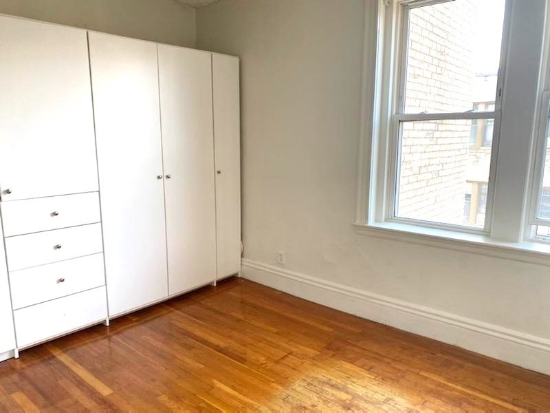 8 Kinross Rd # 9