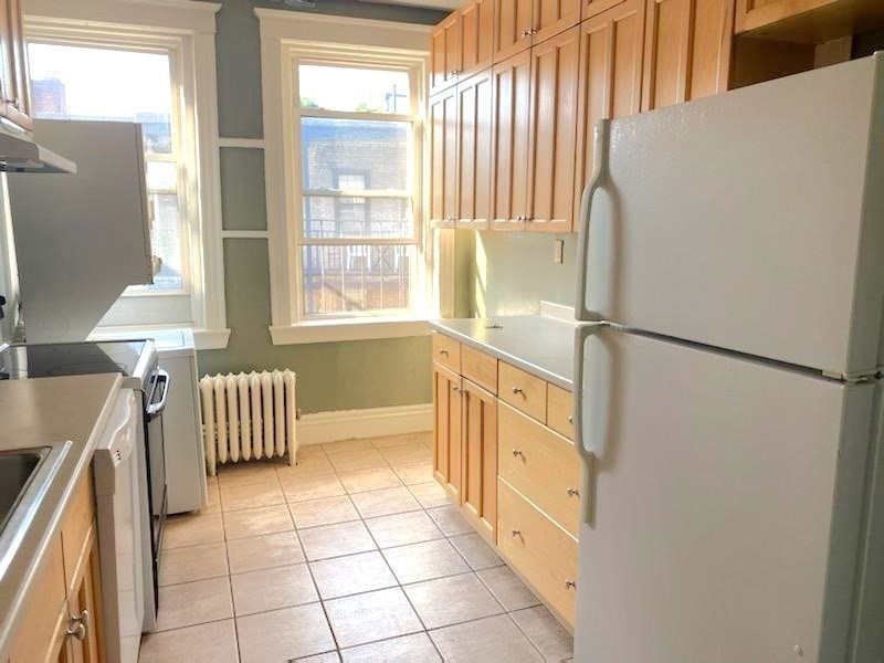 8 Kinross Rd # 9