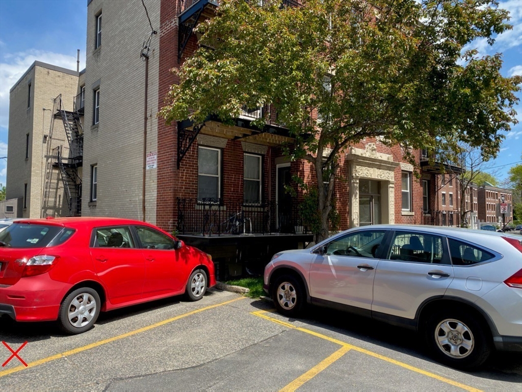 8 Kinross Rd # 9