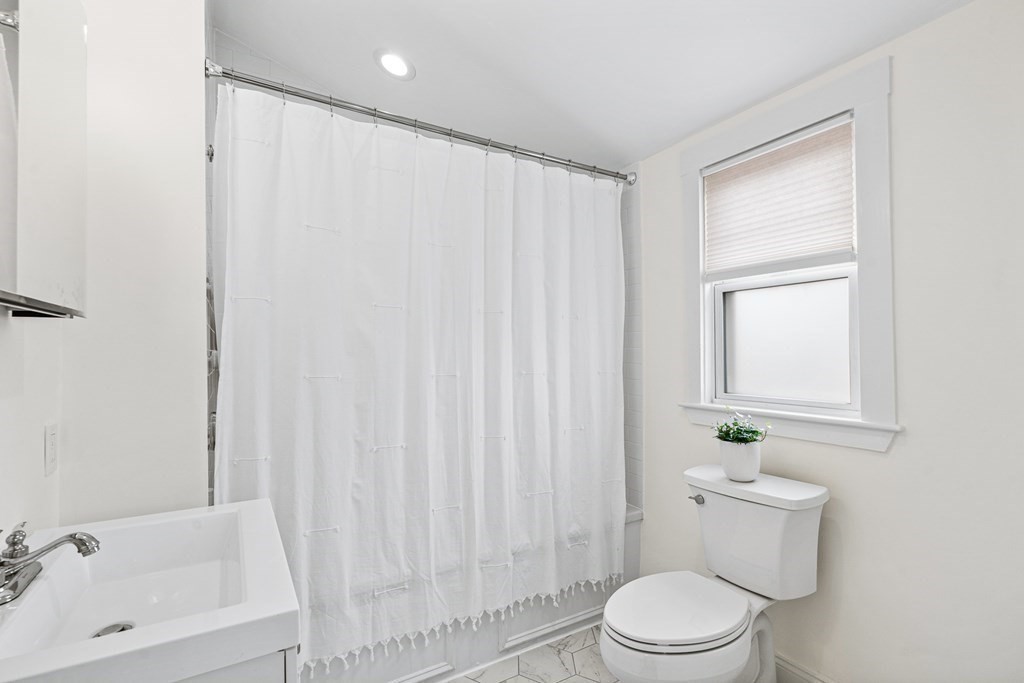 12 Victoria St # 2