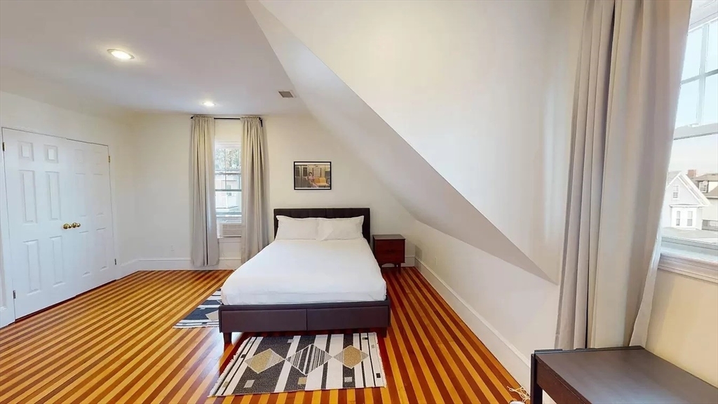12 Victoria St # 2