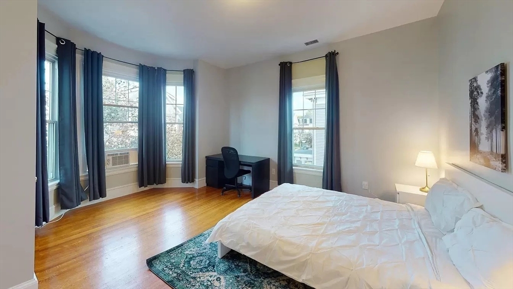 12 Victoria St # 2