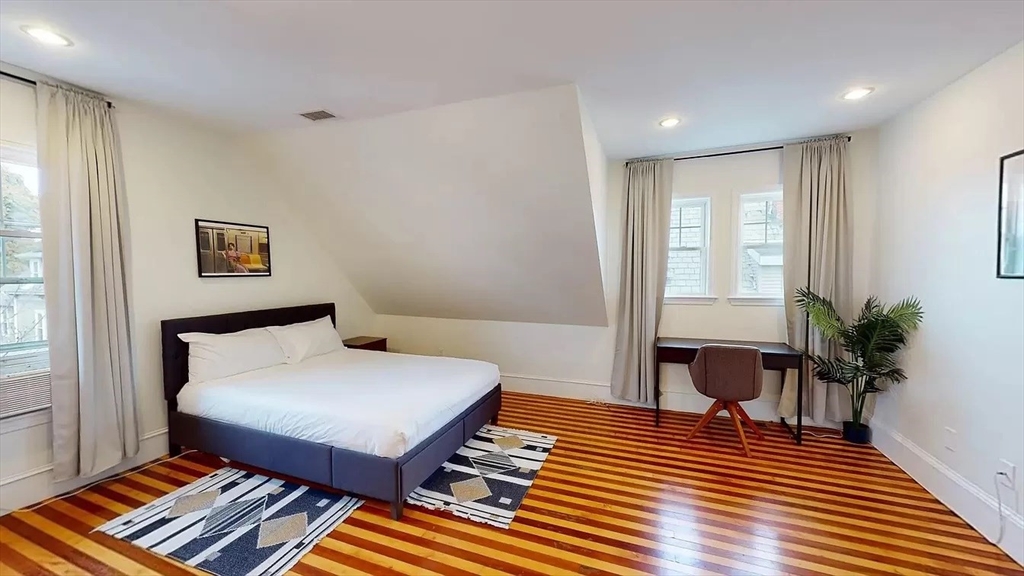 12 Victoria St # 2