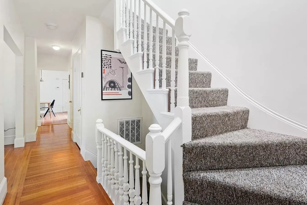 12 Victoria St # 2