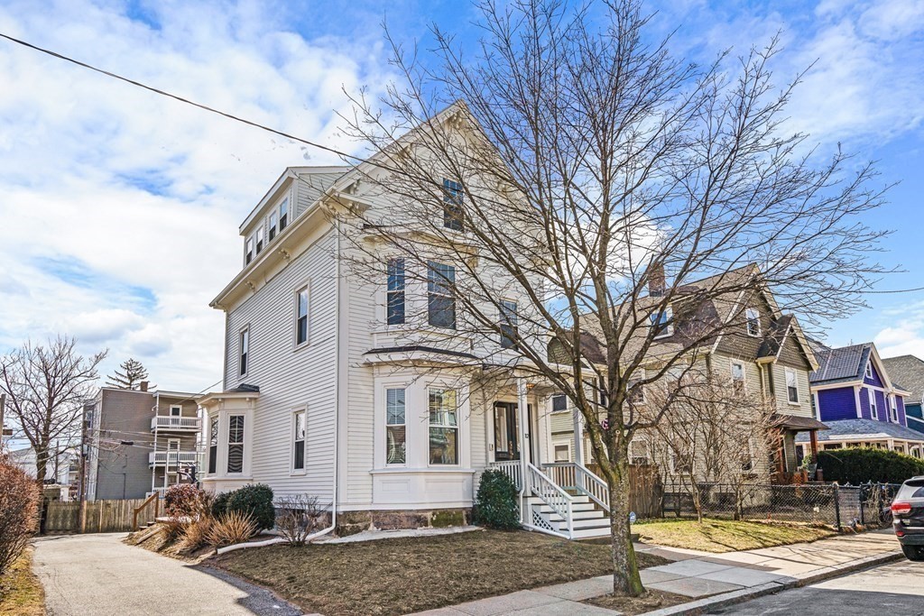 12 Victoria St # 2