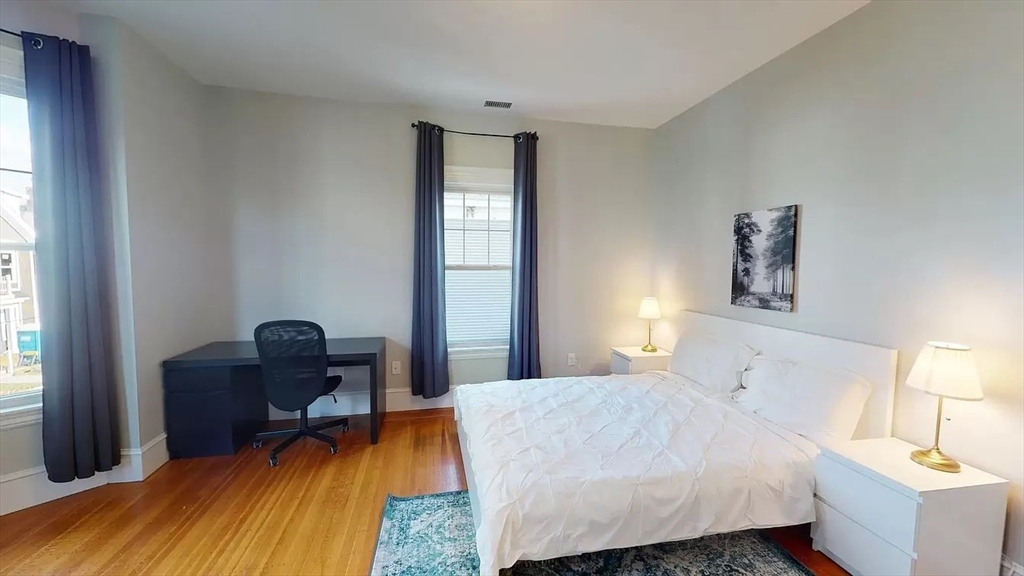 12 Victoria St # 2