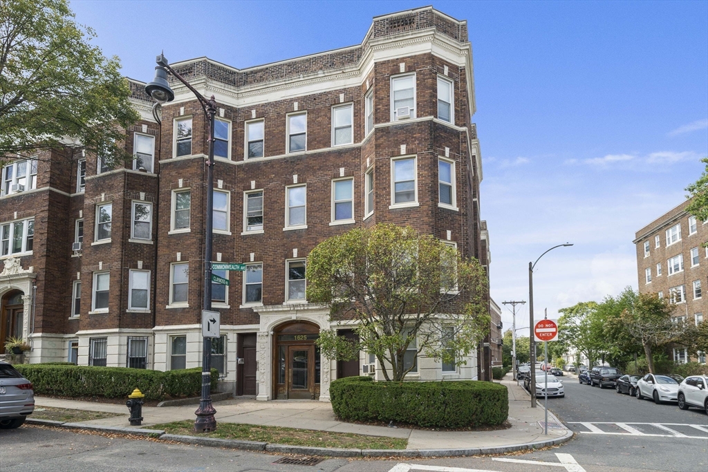 1625 Commonwealth Ave # 18