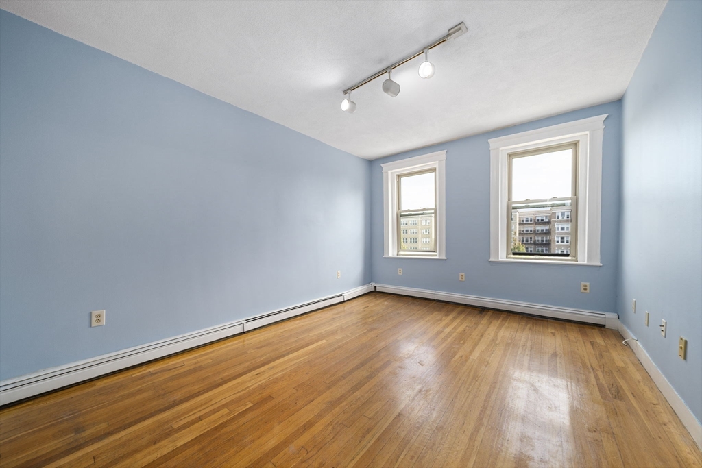 1625 Commonwealth Ave # 18