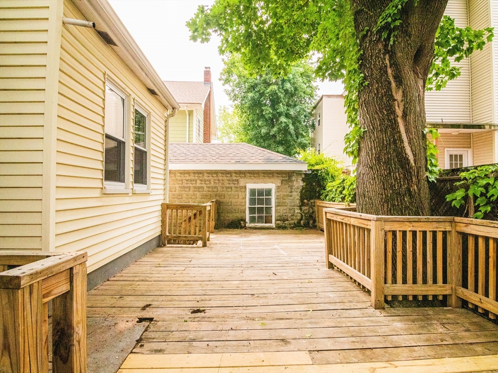 48 Oak Square Ave # 1