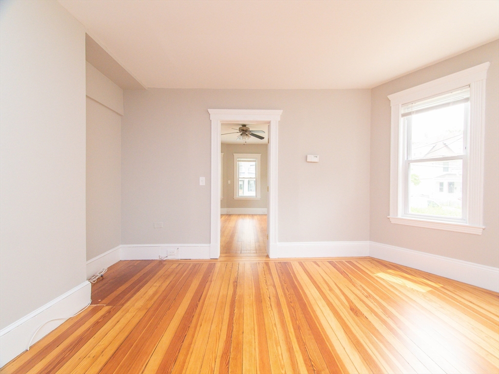 48 Oak Square Ave # 1