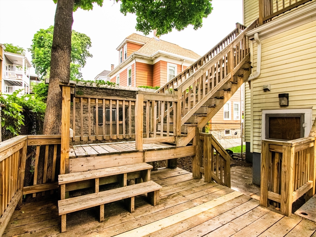 48 Oak Square Ave # 1