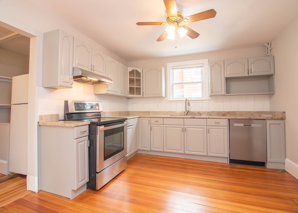 48 Oak Square Ave # 1