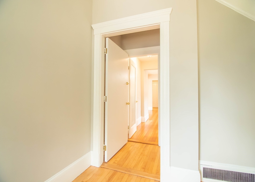 48 Oak Square Ave # 1