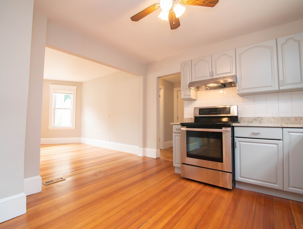 48 Oak Square Ave # 1