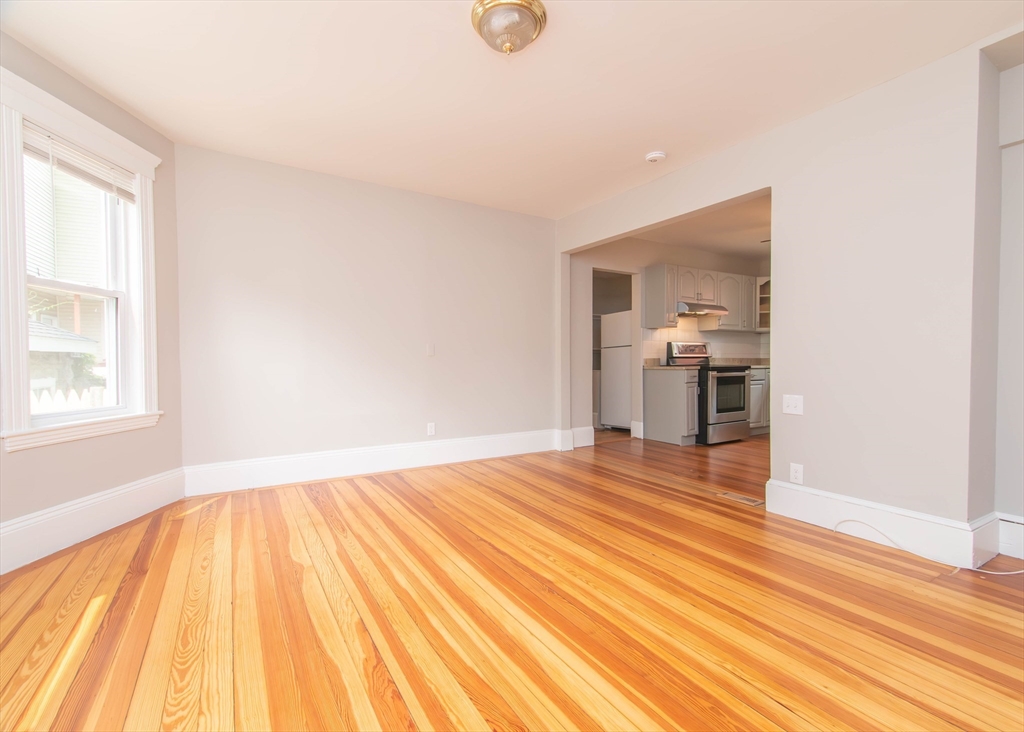 48 Oak Square Ave # 1
