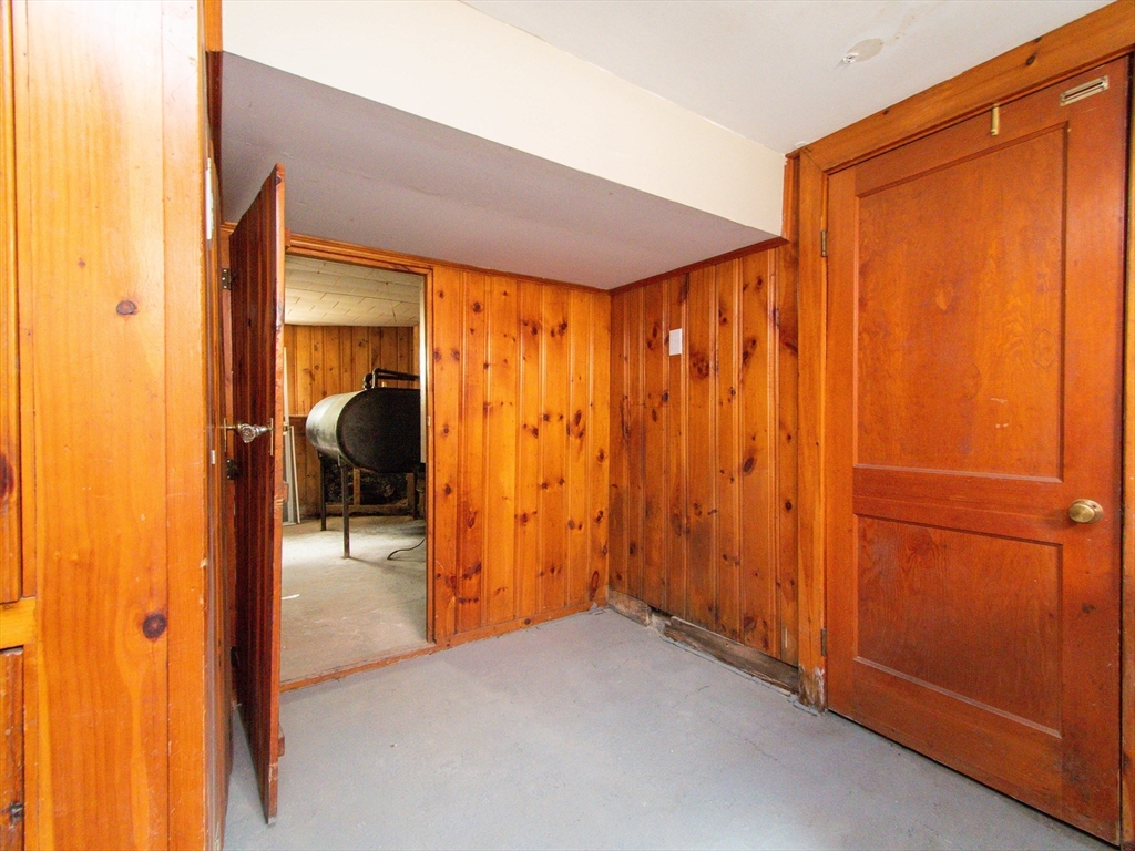 48 Oak Square Ave # 1