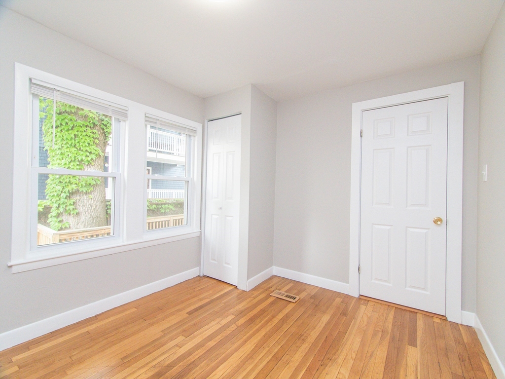 48 Oak Square Ave # 1