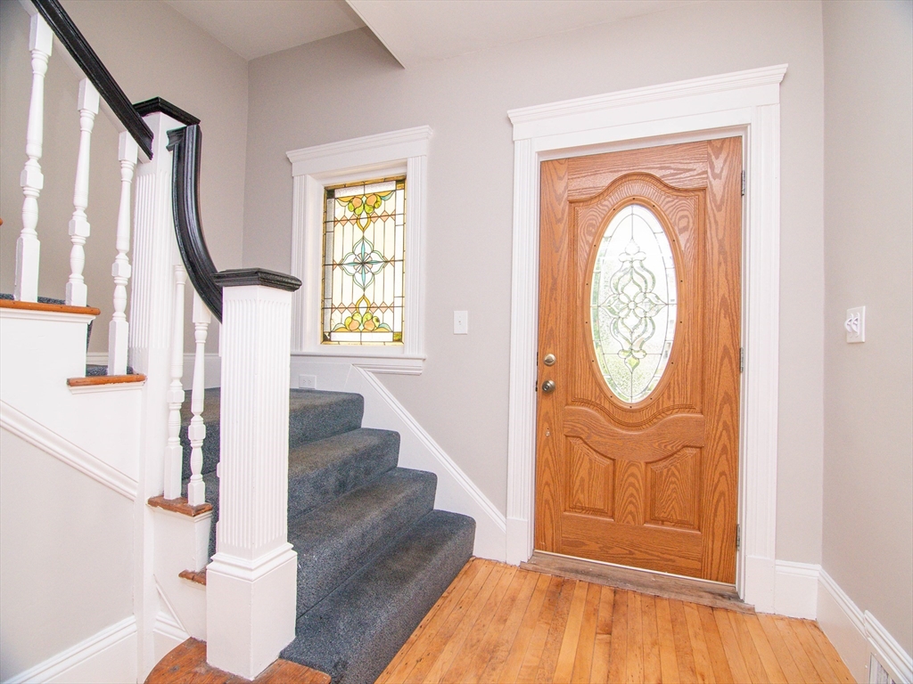 48 Oak Square Ave # 1