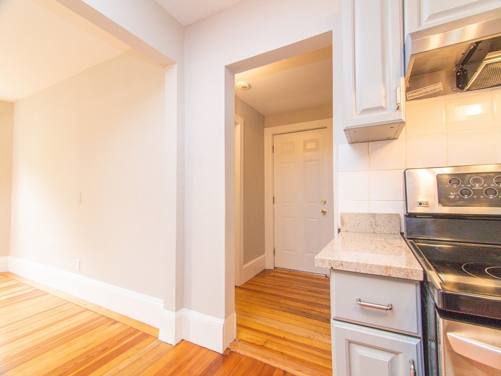 48 Oak Square Ave # 1