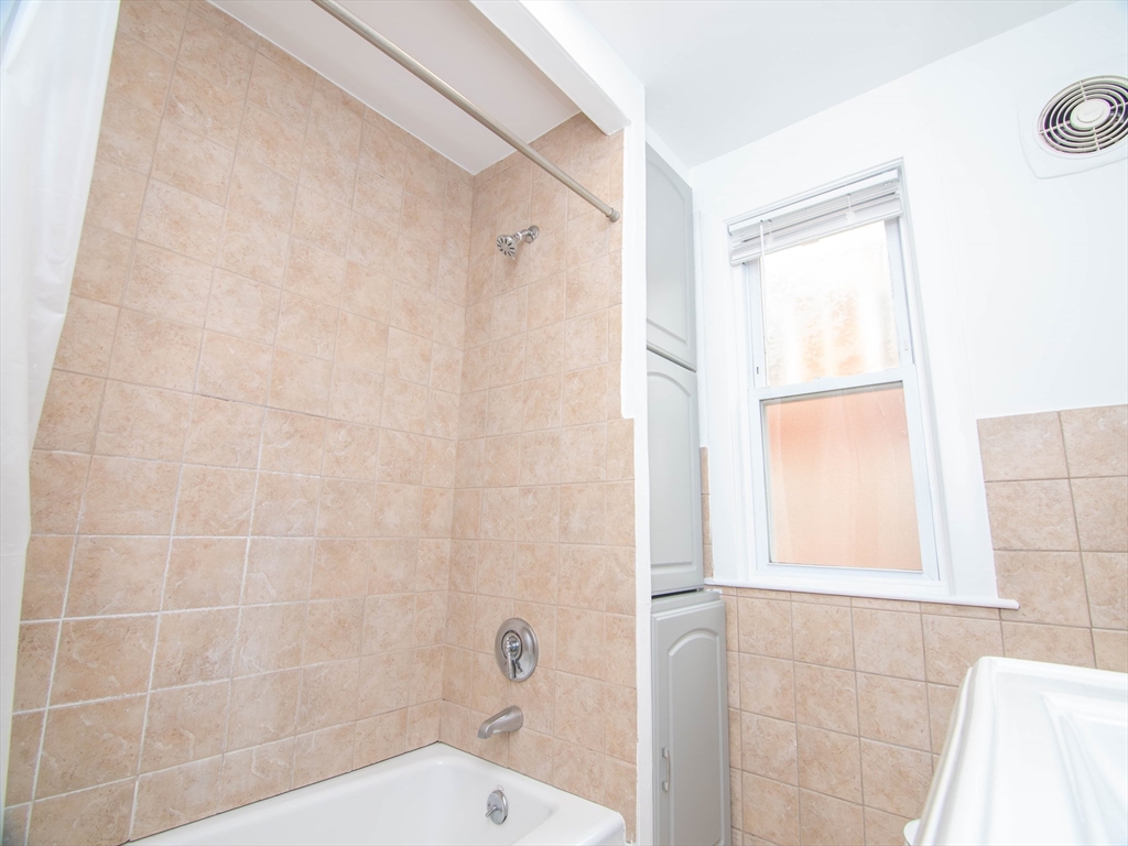 48 Oak Square Ave # 1
