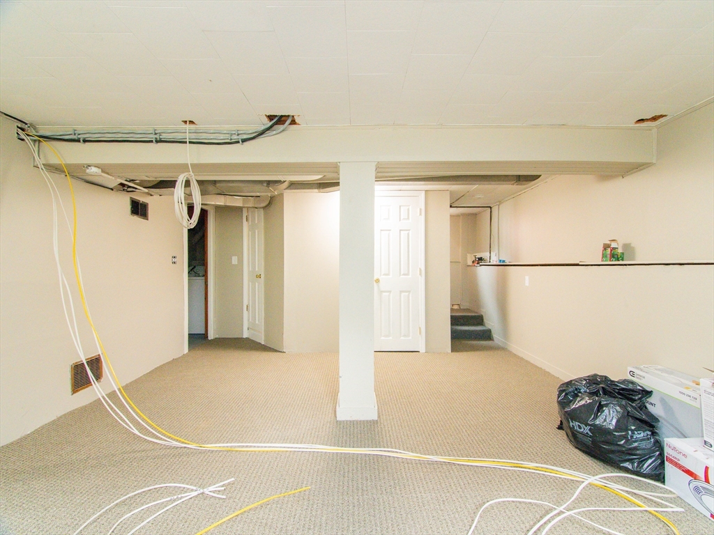 48 Oak Square Ave # 1