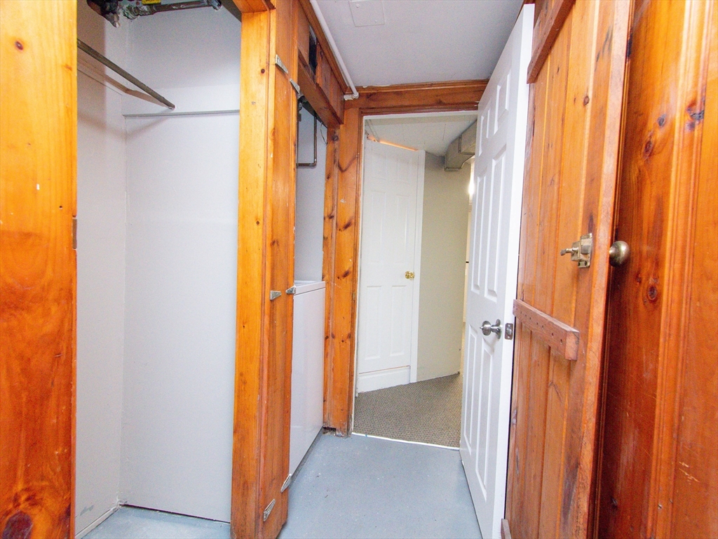 48 Oak Square Ave # 1