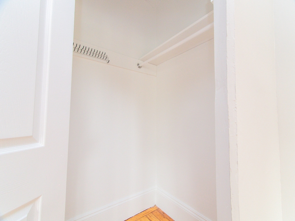 48 Oak Square Ave # 1
