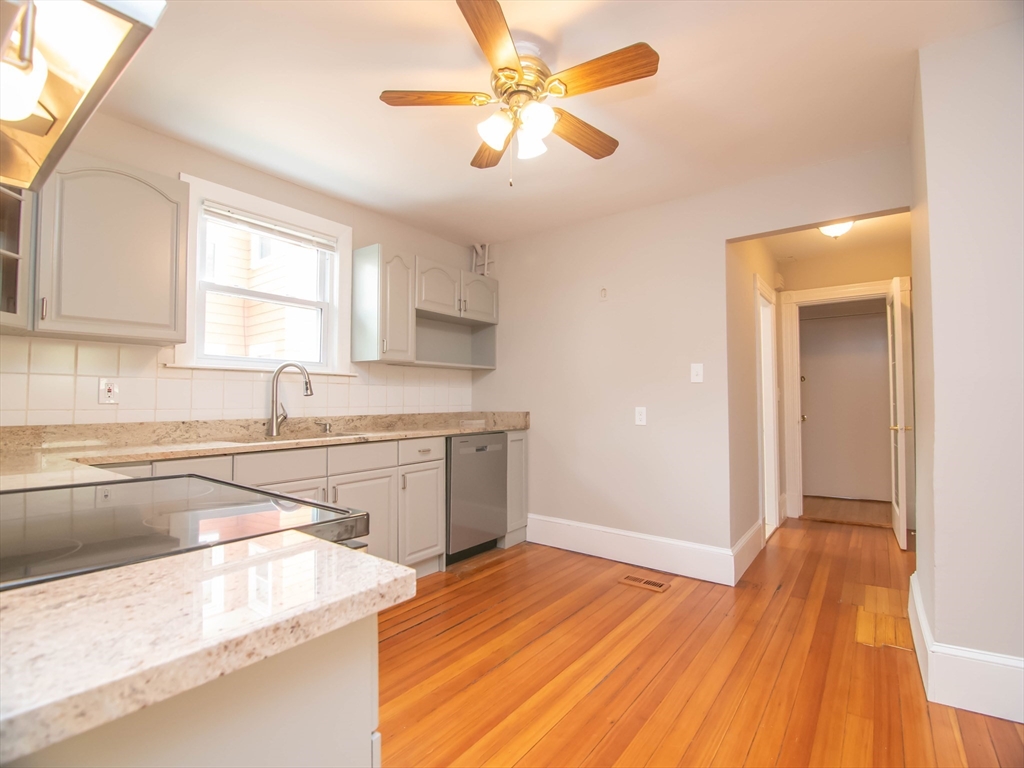 48 Oak Square Ave # 1