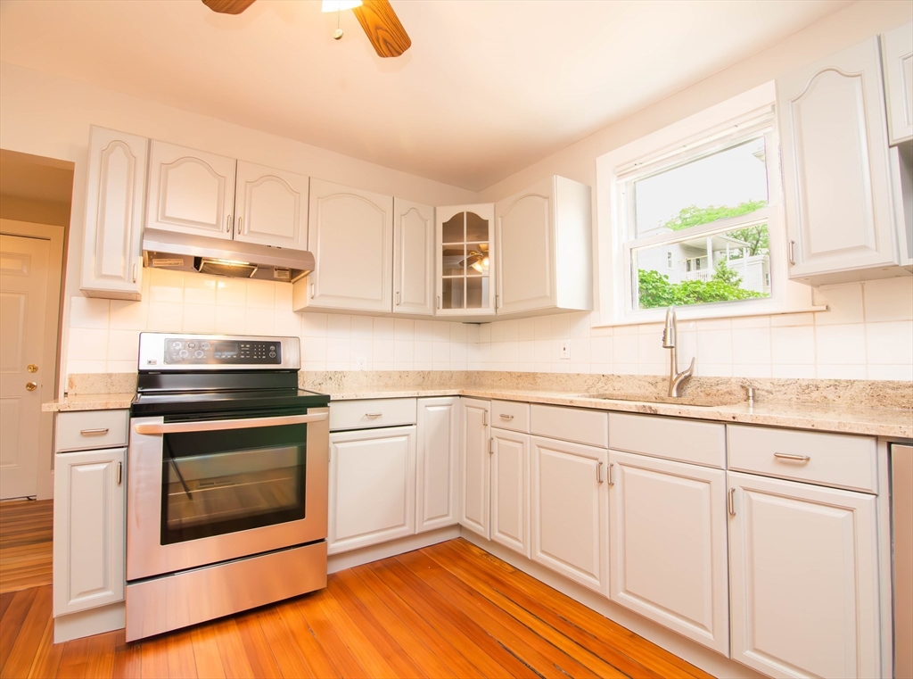48 Oak Square Ave # 1