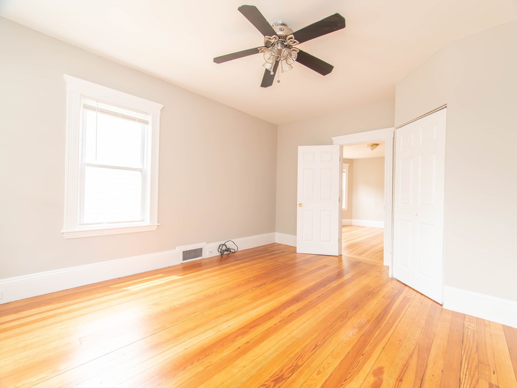 48 Oak Square Ave # 1