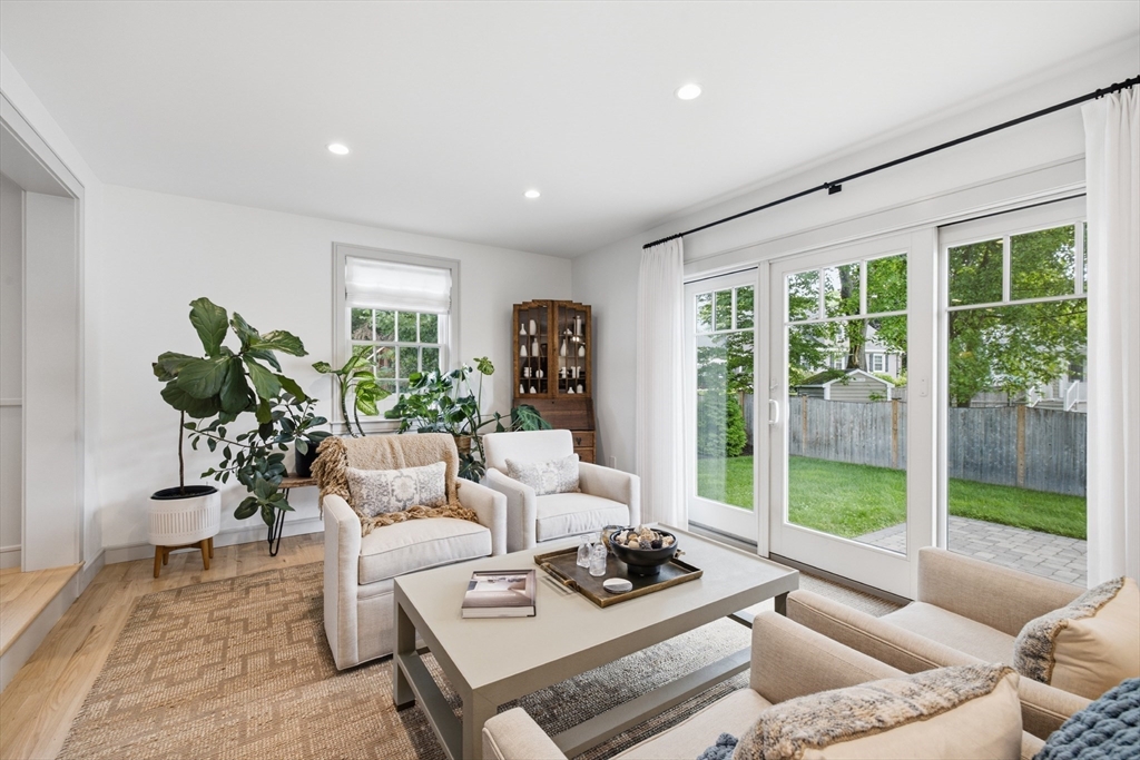6 Lockway Road