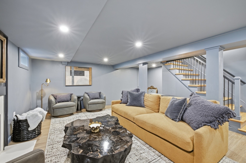 6 Lockway Road