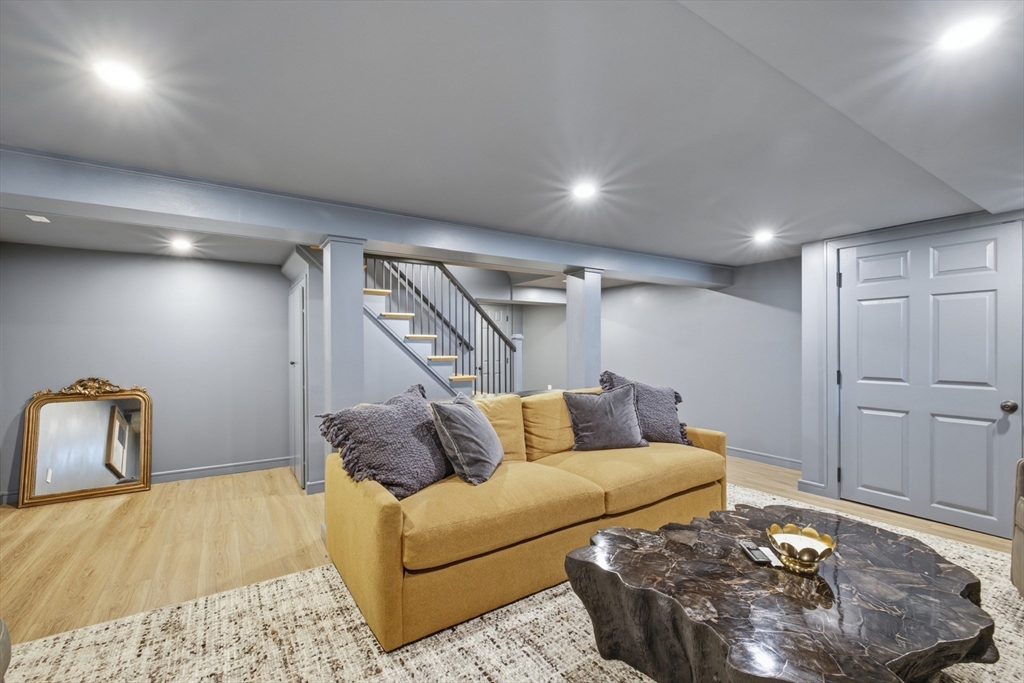 6 Lockway Road