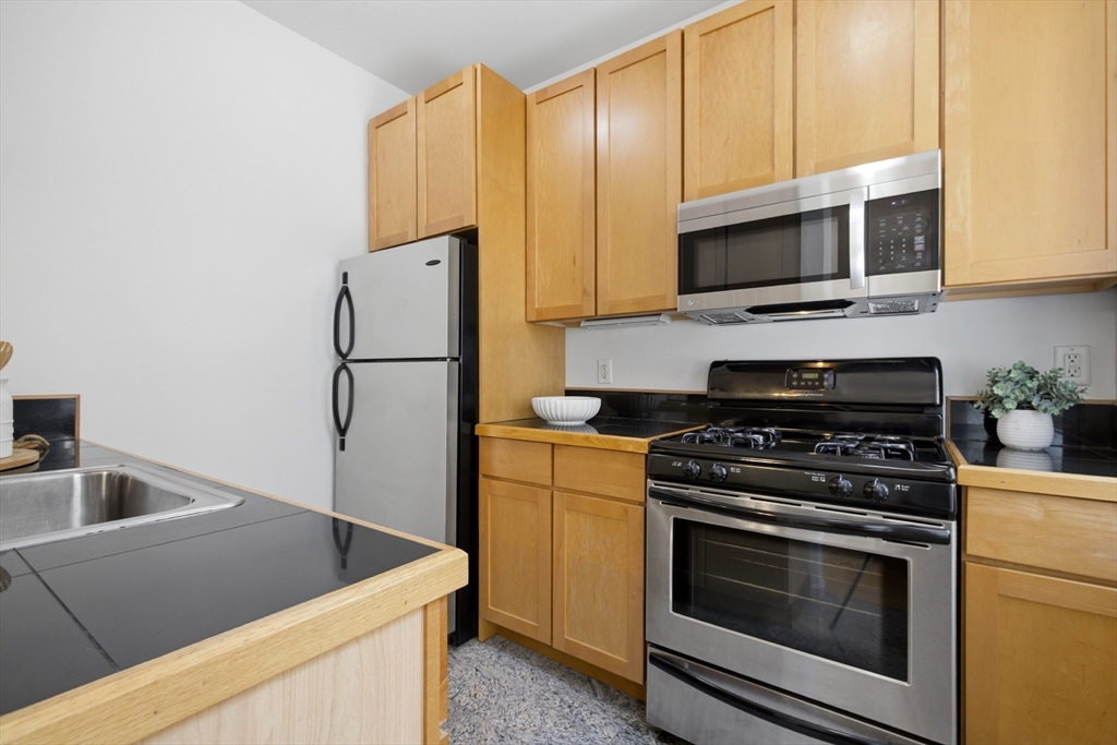 330 Summit Ave # 104