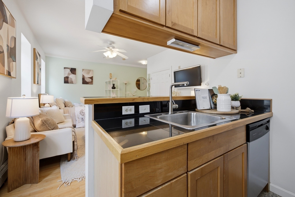 330 Summit Ave # 104
