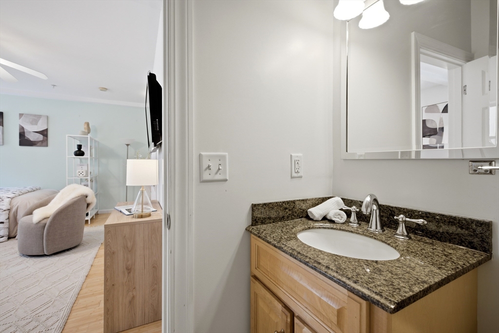 330 Summit Ave # 104