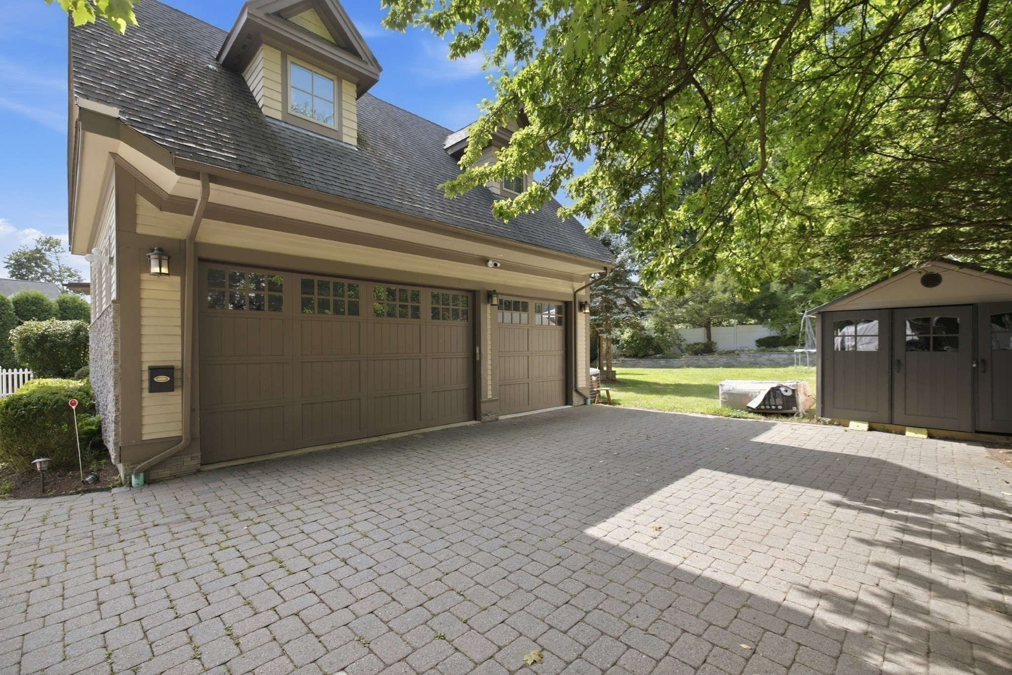 8 Longmeadow Rd