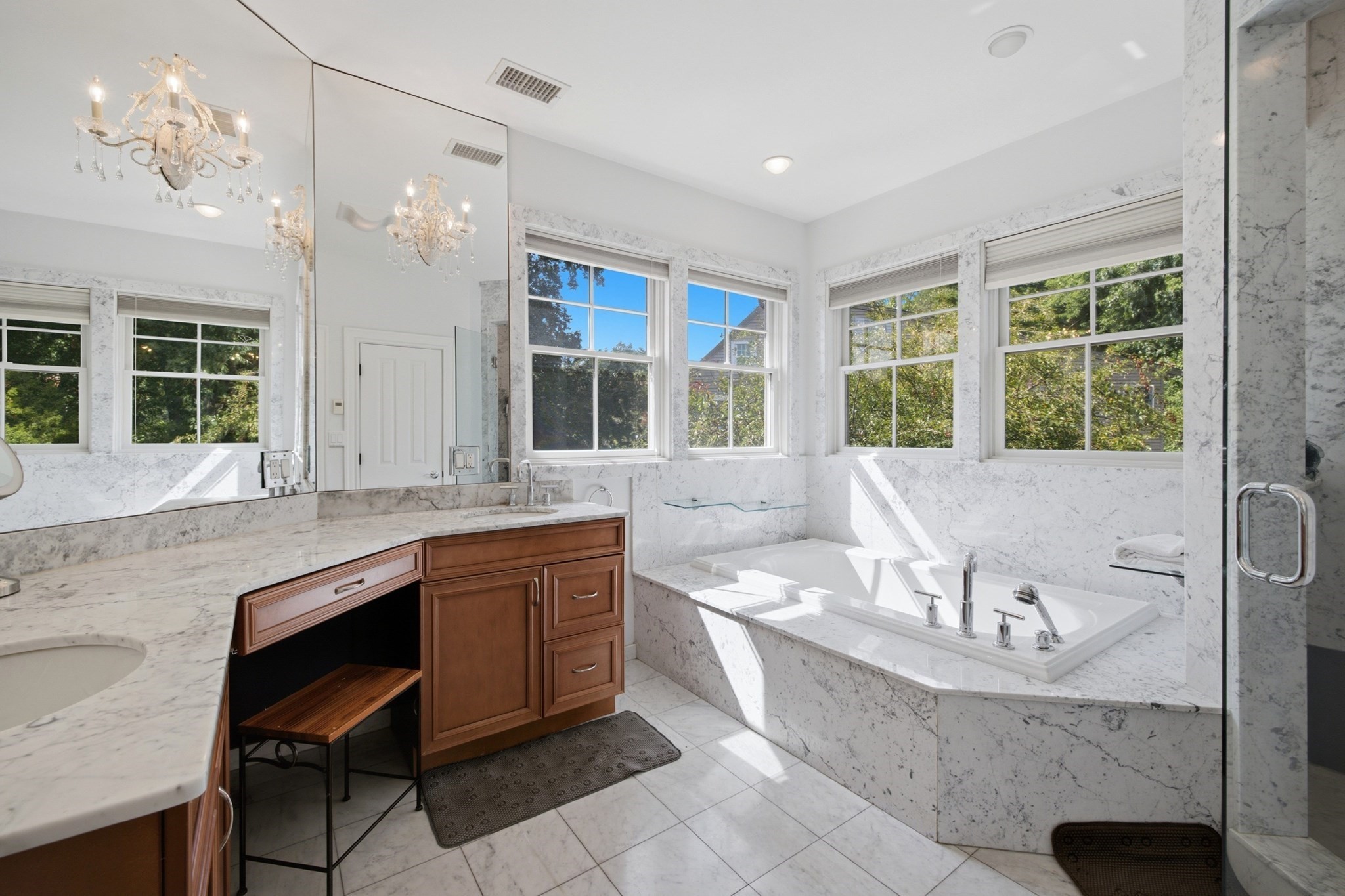 8 Longmeadow Rd