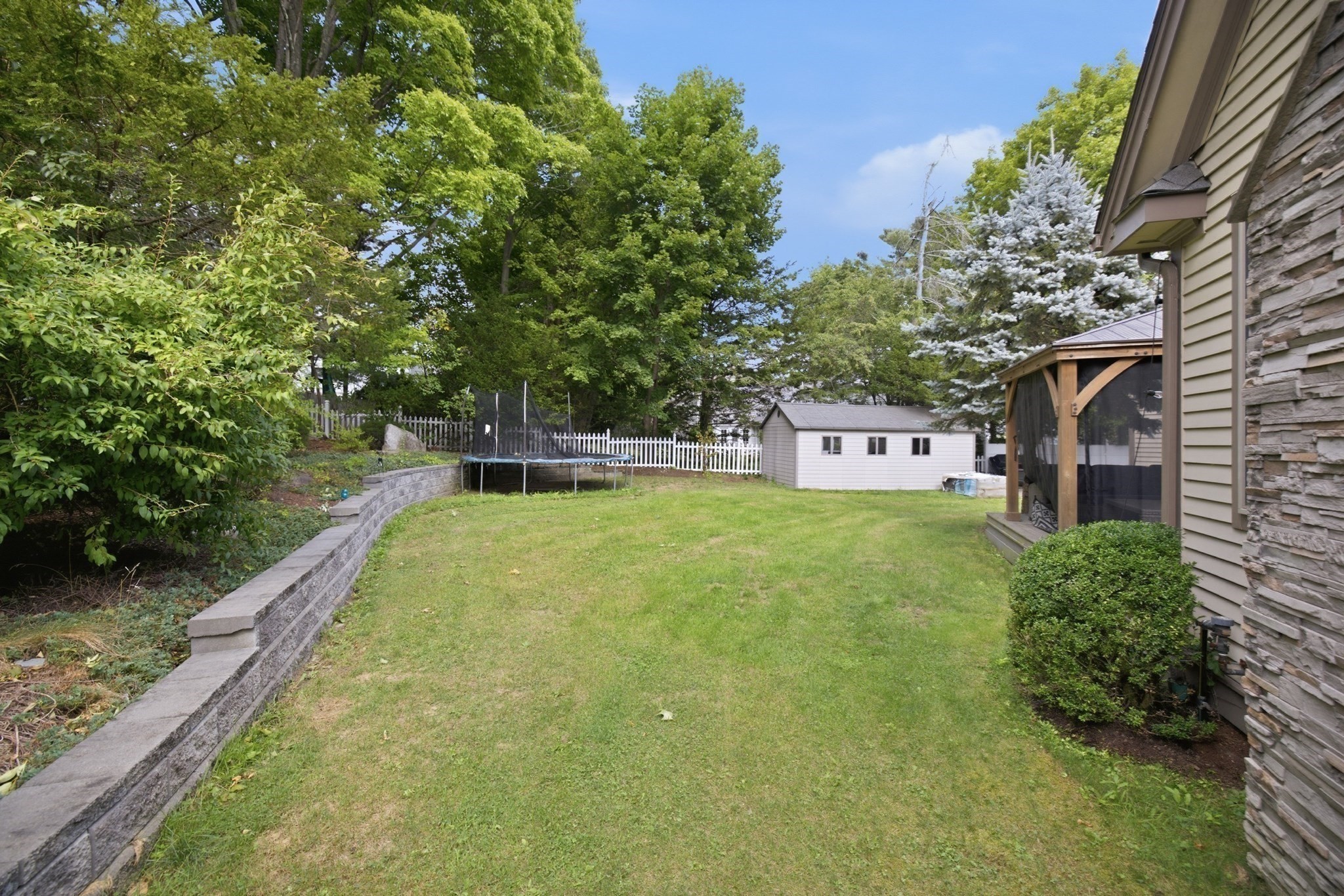 8 Longmeadow Rd
